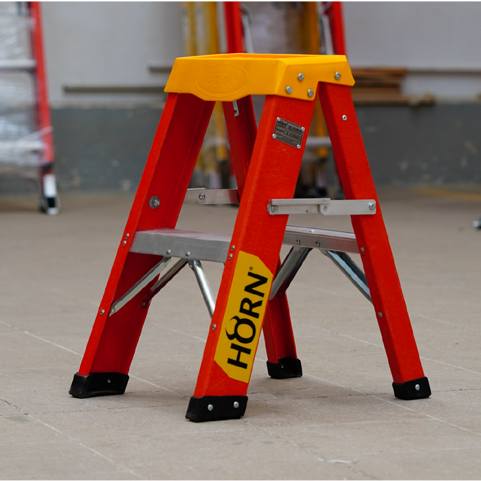 Escalera dieléctrica tipo Tijera 2 Pasos / 0.59 Metros - Tipo IA