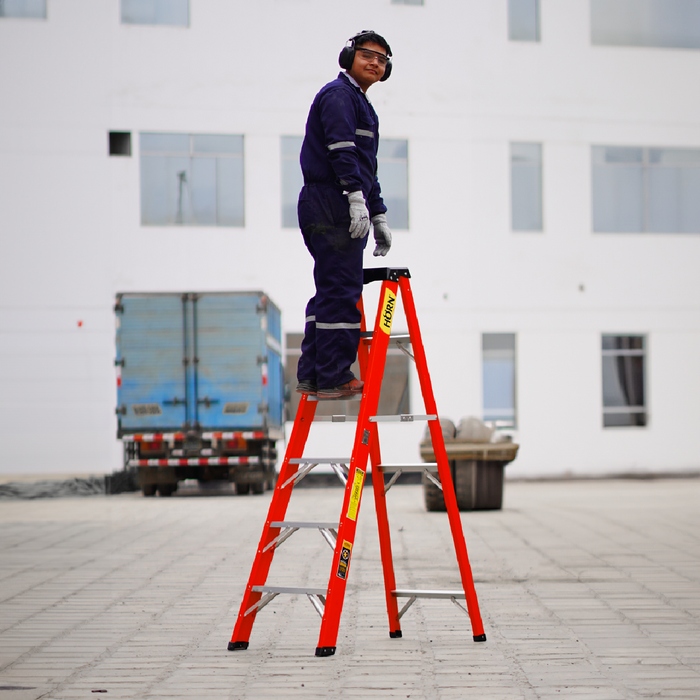 Escalera dieléctrica tipo Tijera 8 Pasos / 2.29 Metros - Tipo IA